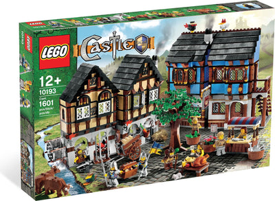 LEGO 10193 Medieval Market Village (doos licht beschadigd)